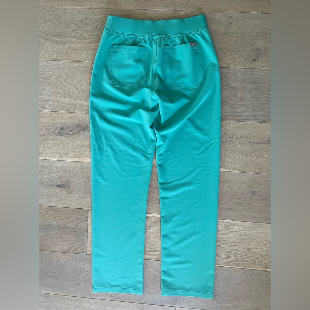 Figs Livingston scrub bottoms in surgical green - size small tall - Picture 6 of 7